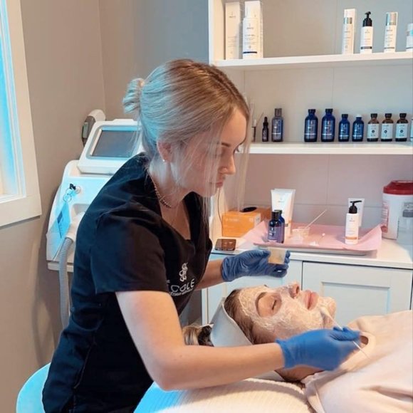 Meet your Posher, Damaris c - Picture 1 of 1